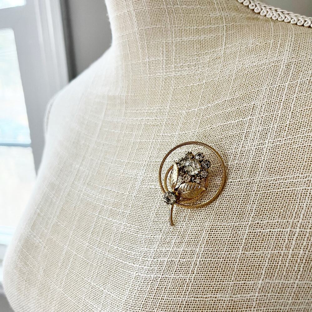 Vintage Rhinestone Flower Brooch Pin - Picture 5 of 7